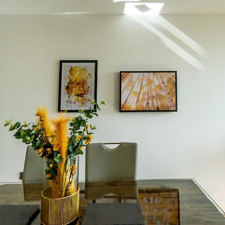 River & Castle @ Ryedale House Apartman *