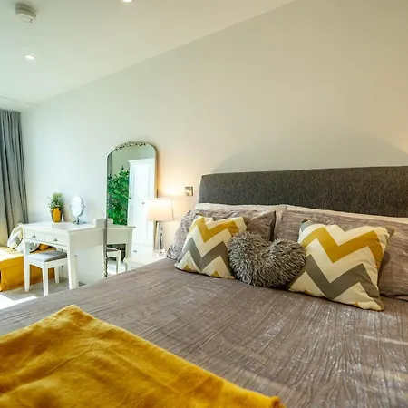 River & Castle @ Ryedale House *