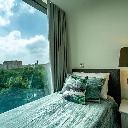 River & Castle @ Ryedale House Appartement *